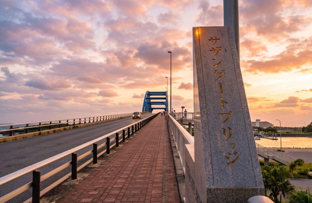 夕方のサザンゲートブリッジの入り口看板前