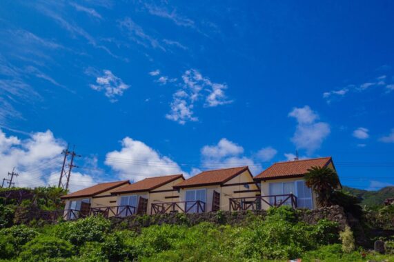 ALOALO BEACH 川平の全4棟のコテージ外観